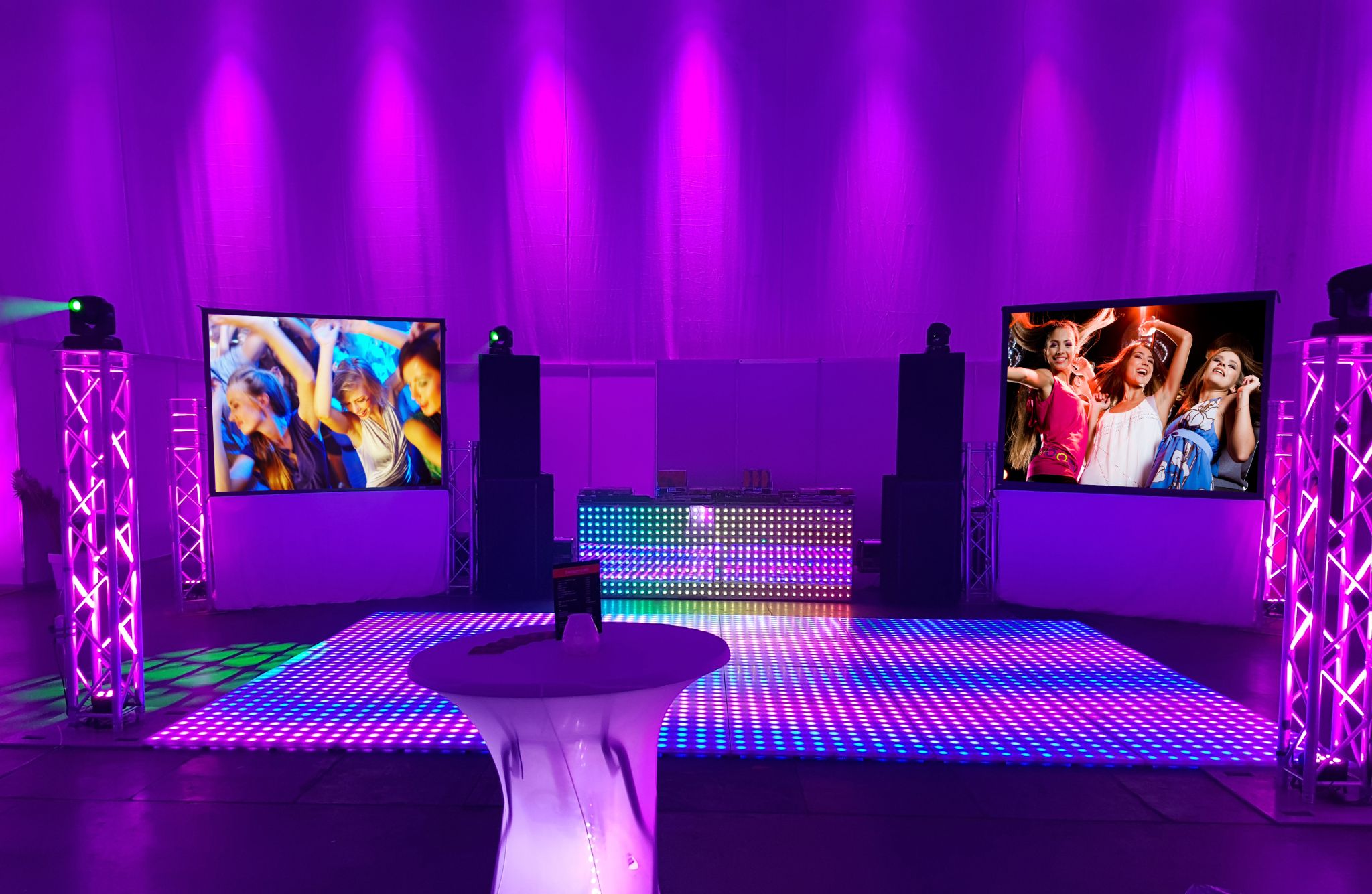 de dj vinyl show verlichte dansvloer